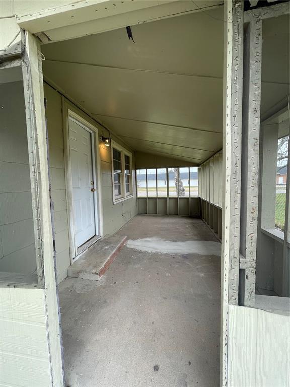 Building Photo - 609 N Avenue D