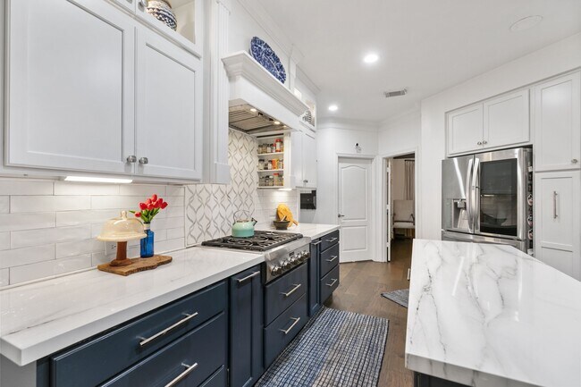 Building Photo - 2560 Costa Mesa Cir