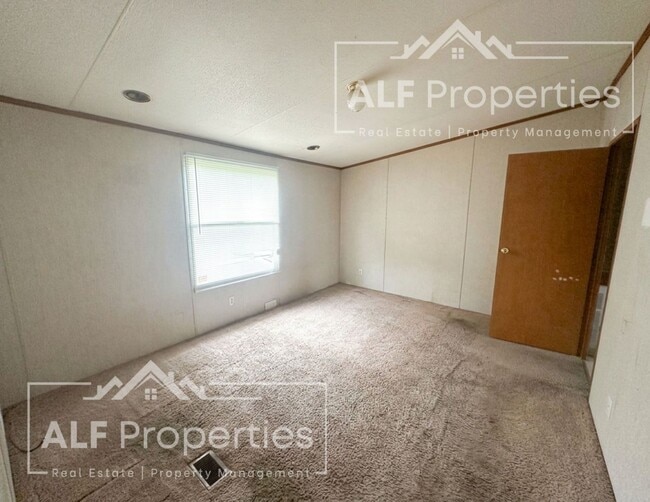 Building Photo - 157 Autumn Ln