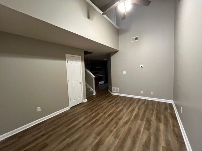 Building Photo - Renovated 3 Bedroom 3 Bath Townhome for Rent!