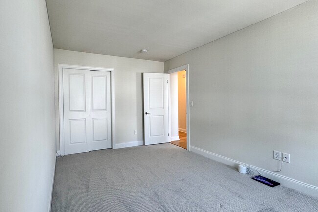 Building Photo - 25 Brentwood Cir