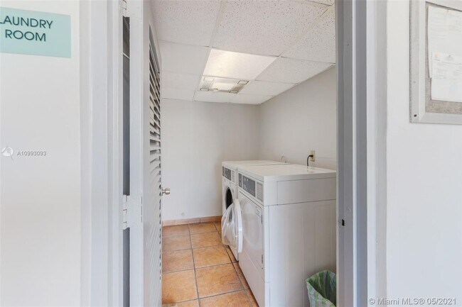 Building Photo - 6830 Indian Creek Dr