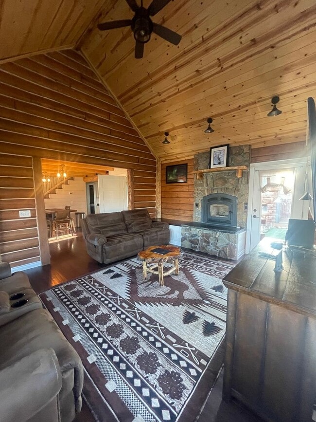 Building Photo - Amazing custom built Alaskan Log home acro...
