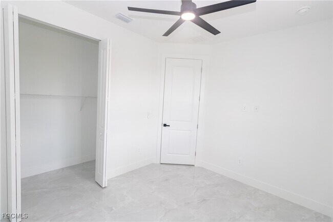 Building Photo - 847 Duplex St E