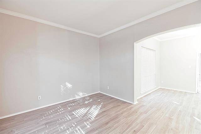 Building Photo - 2405 Hopkins Dr