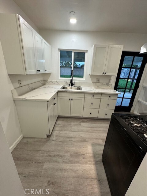 Building Photo - 449 S Pampas Ave