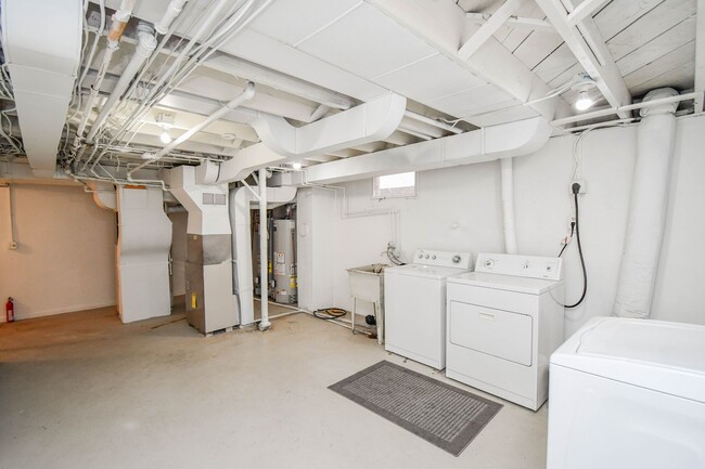 Building Photo - Cozy & Fully Furnished 1-Bedroom Near Sanf...