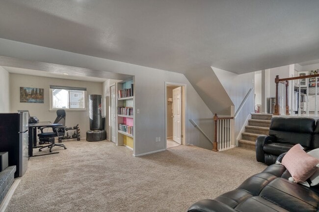 Building Photo - Charming 4 Bed 2 Bath Home in 80917!!!