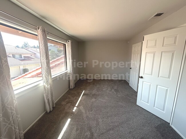 Building Photo - ***Charming 3 bed / 2.5 bath / 1,501 sqft ...