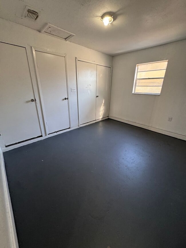 Building Photo - Spacious Poinciana Townhome