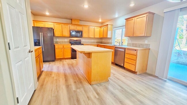 Building Photo - Beautiful 5 bed 2.5 Bath Home in Renton Highlands