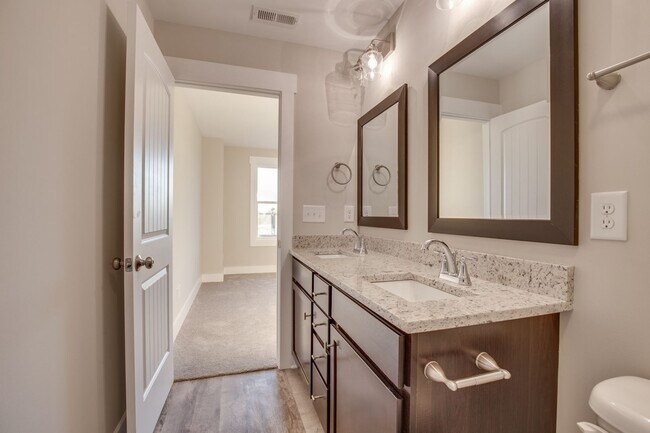 Building Photo - Townhome Available below $1800 per month