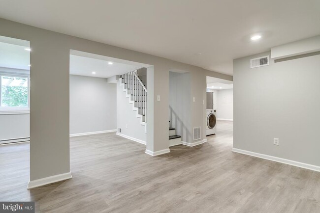 Building Photo - 8424 Hayden Ln