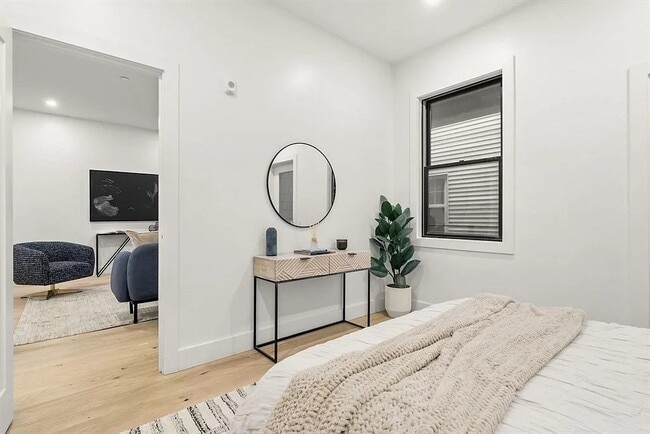 Building Photo - 47 Condor St