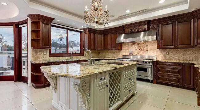 Building Photo - 332 S Almont Dr