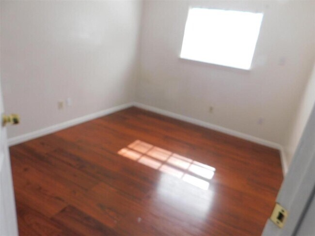 Building Photo - 2206 Laurel Land Ln