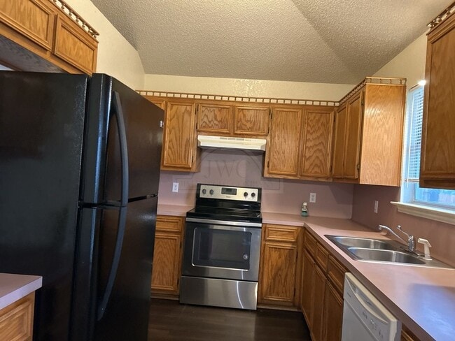 Building Photo - 4004 Riverrock Dr