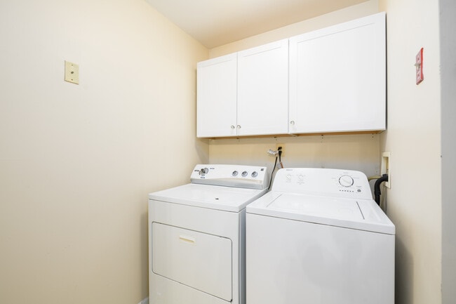 Building Photo - 430 Wedgewood Cir