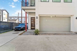 Building Photo - 3410 Baer St