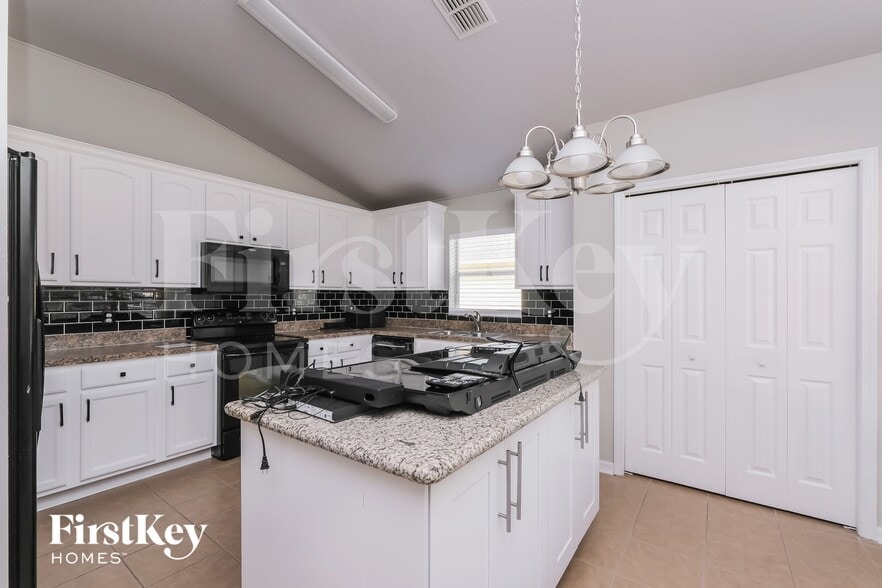 Building Photo - 9728 Highland Ridge Dr