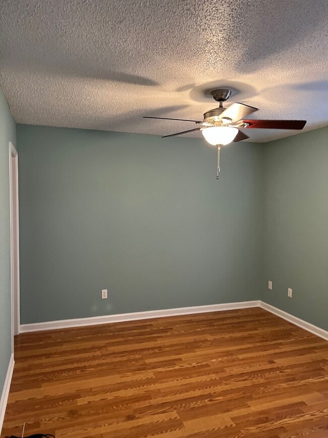 Building Photo - 2 bedroom/2.5 bath Condo Kingsport, TN