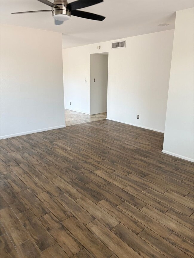 Building Photo - **Excellent 3br/2ba/2garage HOUSE (EXTENSI...