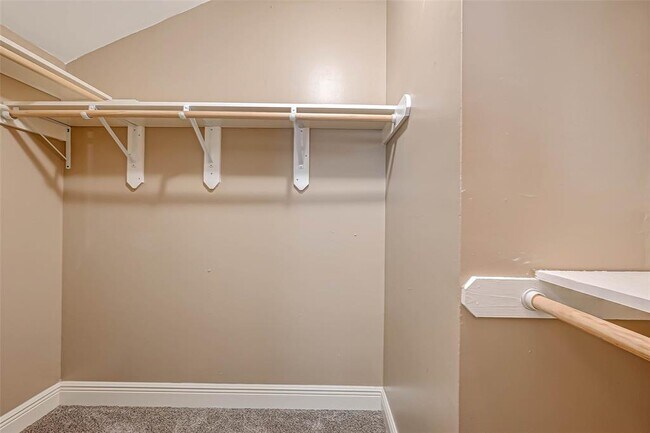 Building Photo - 502 Birdsong Dr