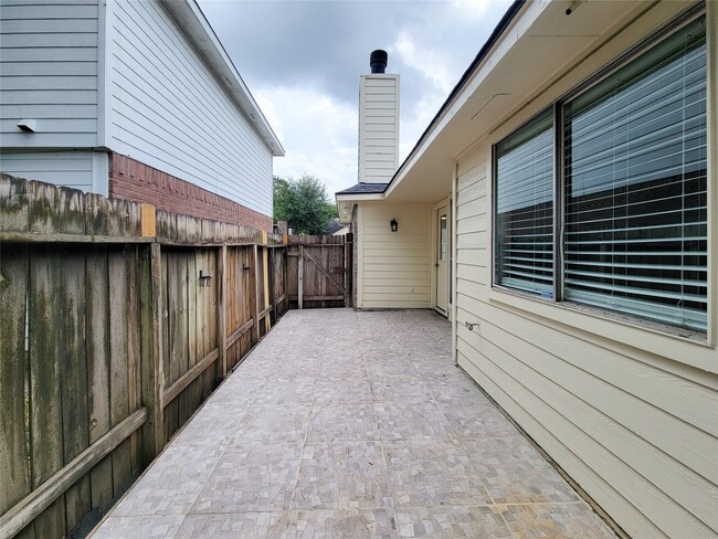 Building Photo - 3658 Villa Glen Dr