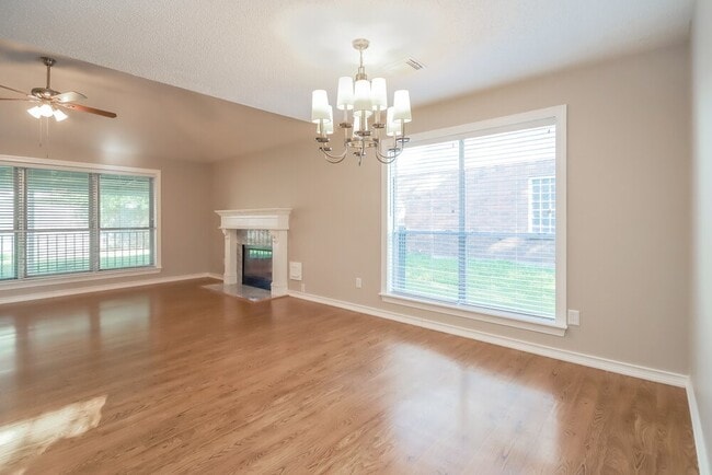 Building Photo - 19019 Oakway Dr