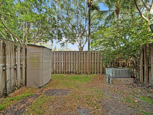 Building Photo - 1049 NE 42nd Pl