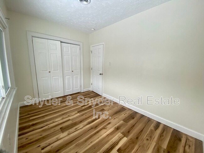 Building Photo - 884 Copley Rd