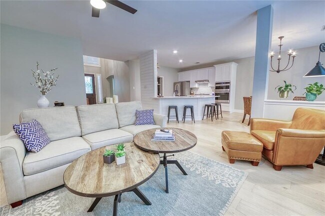 Building Photo - 3735 Harvey Penick Dr