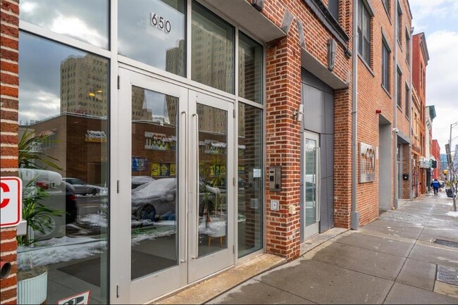 Building Photo - 650 Montgomery St