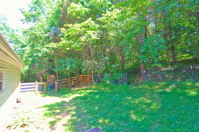 Building Photo - 671 Wolf Hill Rd