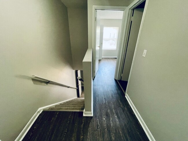 Building Photo - 2bd/1.5ba townhome super close to CCU/CMC/...