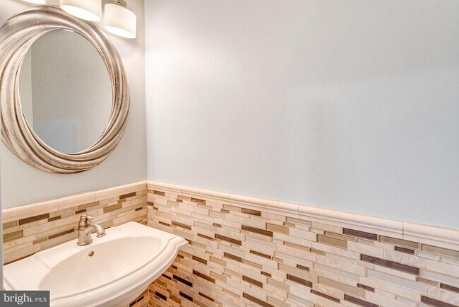 Building Photo - 15385 Bevanwood Dr