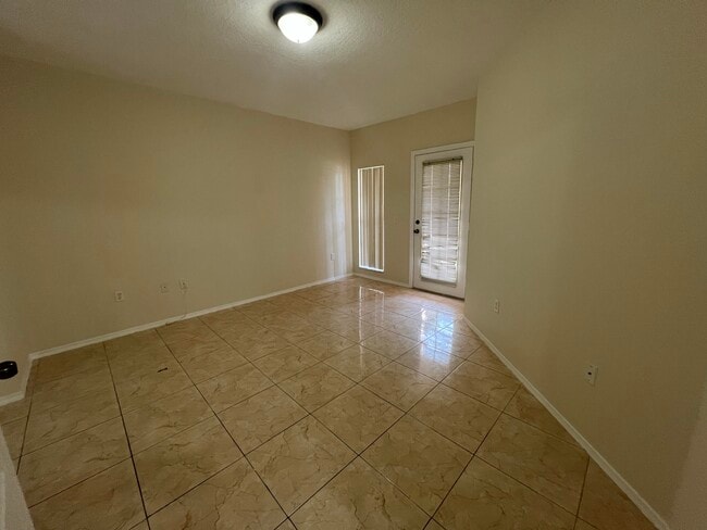 Building Photo - 607 Belmont Pl