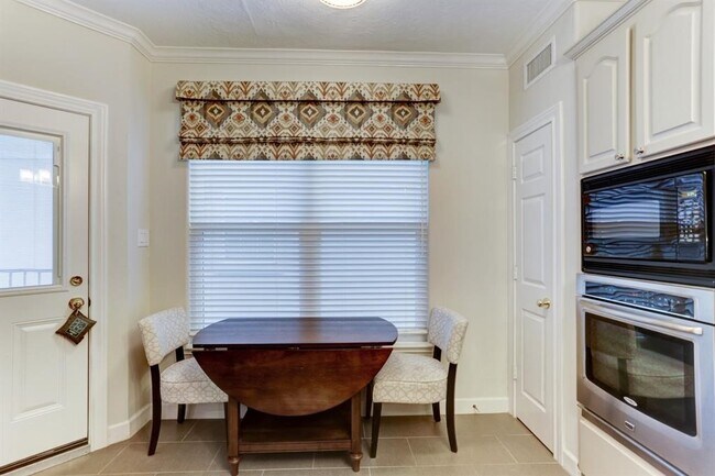 Building Photo - 248 Westcott St