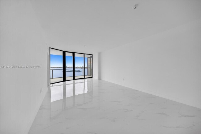 Building Photo - 700 NE 24th St