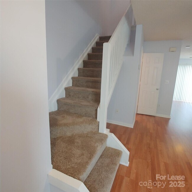 Building Photo - 10146 Forest Landing Dr