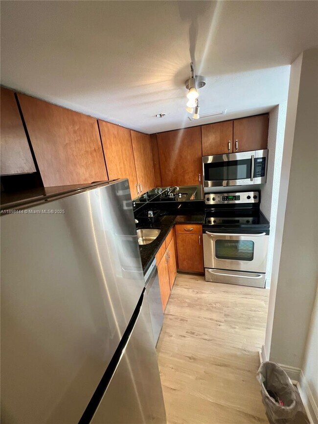 Building Photo - 770 Claughton Island Dr