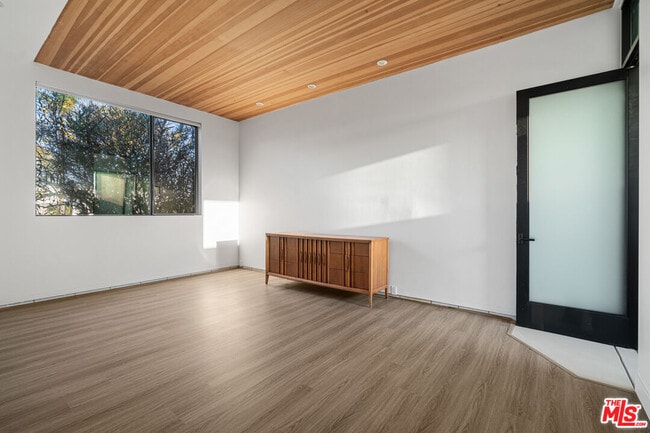 Building Photo - 800 Indiana Ave