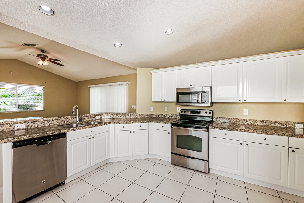 Building Photo - 5339 NW 99th Ln
