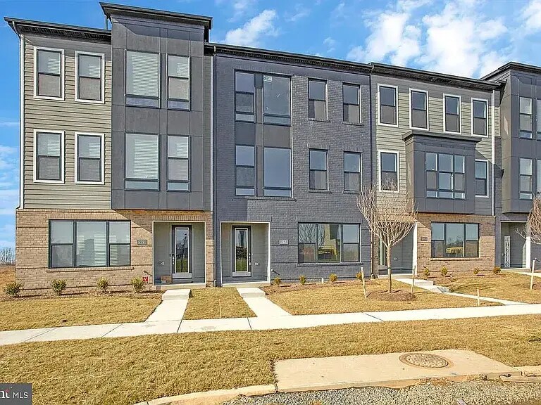 Building Photo - 237 Summit Point Blvd