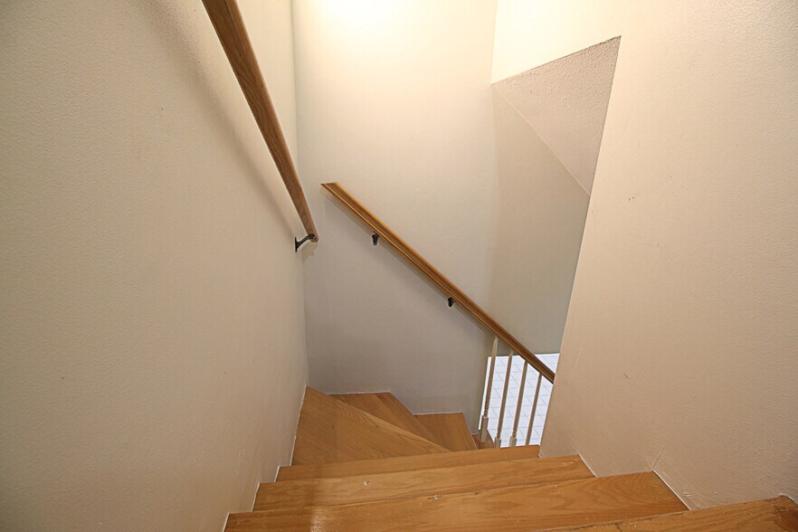 Building Photo - 517 20th Ave