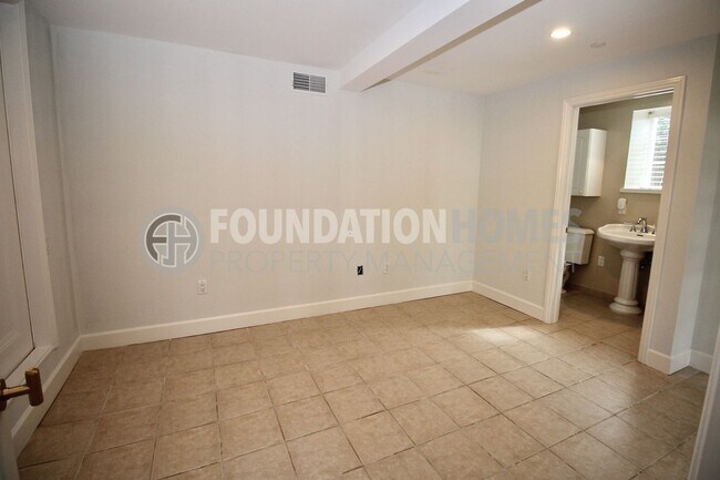 Building Photo - Charming Mill Valley Home with Backyard Office – Prime Boyle Park Location, Just a 5-Minute Walk ...