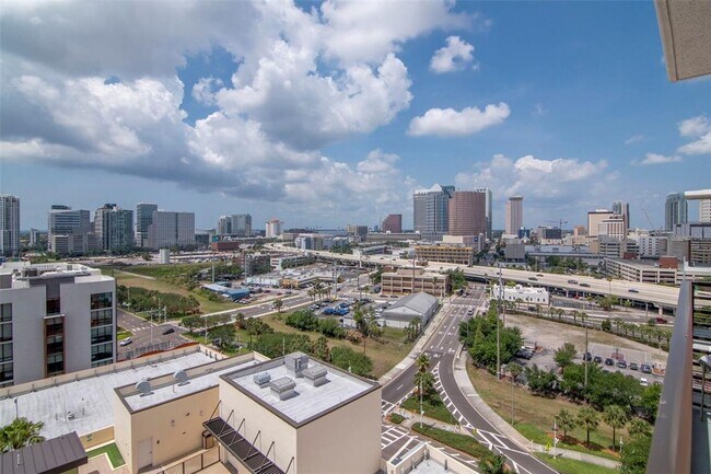 Building Photo - 1120 E Kennedy Blvd