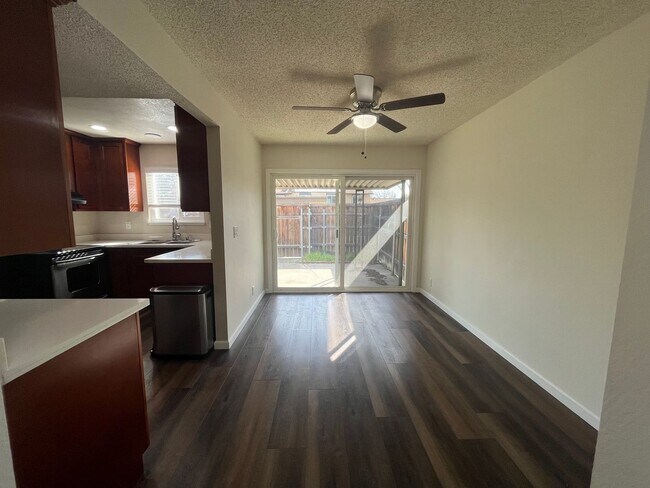 Building Photo - 5222 Greenberry Dr