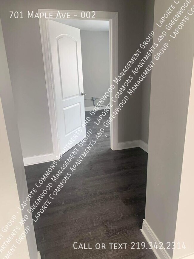 Building Photo - 701 Maple Ave