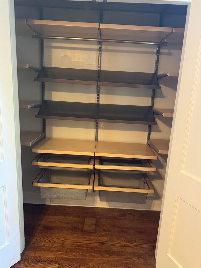 Building Photo - 193 Alexander St